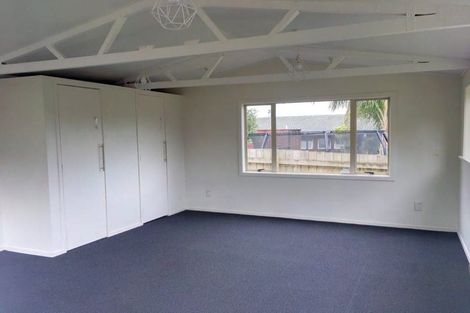 Photo of property in 2 Wyoming Avenue, Murrays Bay, Auckland, 0630
