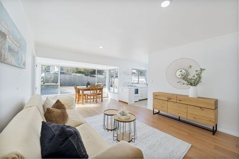 Photo of property in 28 Dallinghoe Crescent, Milford, Auckland, 0620
