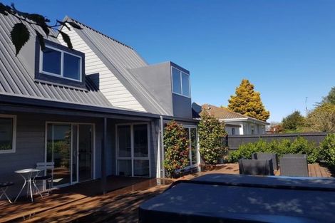 Photo of property in 98a Memorial Avenue, Ilam, Christchurch, 8053
