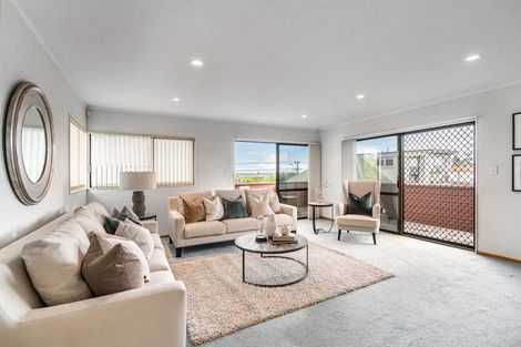 Photo of property in 2/14 Raleigh Road, Northcote, Auckland, 0627