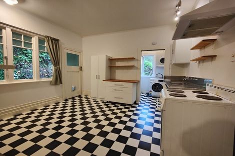 Photo of property in 10 Governor Road, Northland, Wellington, 6012
