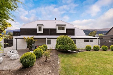 Photo of property in 7 Kelvin Place, Kelvin Heights, Queenstown, 9300