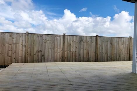 Photo of property in 19 Kaapehu Street, Karaka, 2578