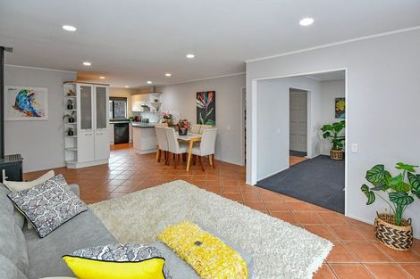 Photo of property in 187 Walter Strevens Drive, Conifer Grove, Takanini, 2112