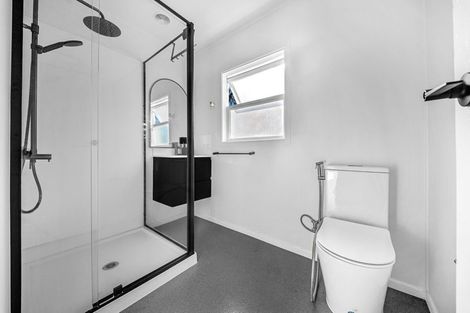Photo of property in 4 Sunnyside Road, Sunnyvale, Auckland, 0612