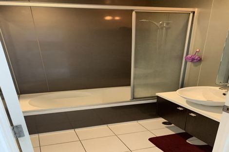 Photo of property in Alpha Apartments, 702/17 Vogel Lane, Auckland Central, Auckland, 1010