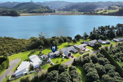 Photo of property in 65 Tangiteroria Lane, Pauanui, Hikuai, 3579