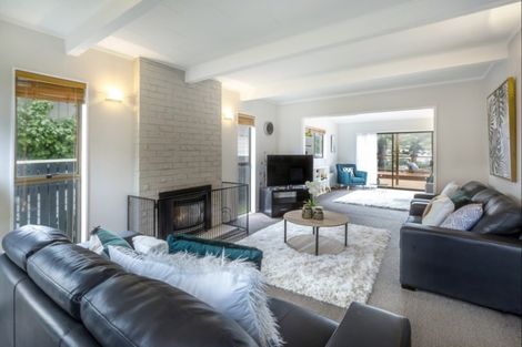 Photo of property in 23 Rembrandt Avenue, Tawa, Wellington, 5028