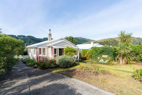Photo of property in 9 Haumia Street, Paekakariki, 5034