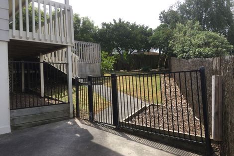 Photo of property in 2/36 Elizabeth Drive, West Harbour, Auckland, 0618