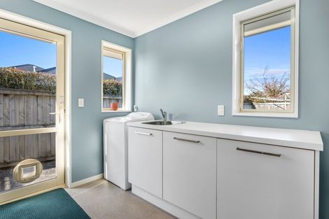 Photo of property in 17 Holly Place, Rangiora, 7400