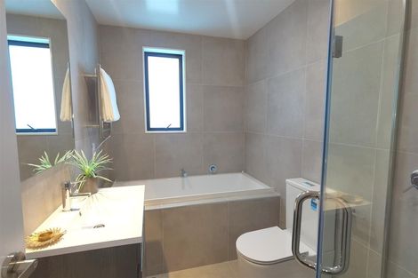 Photo of property in 2 Poruru Close, Papakura, 2110