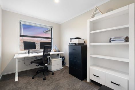 Photo of property in 28 Resolution Drive, Gulf Harbour, Whangaparaoa, 0930