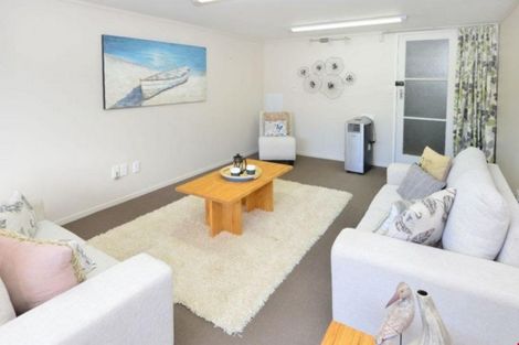 Photo of property in 2/127 Centreway Road, Orewa, 0931