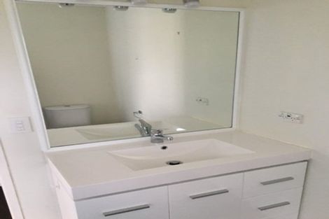 Photo of property in 37 Chatsworth Crescent, Pakuranga Heights, Auckland, 2010