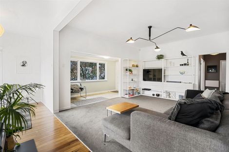 Photo of property in 1/115 Shakespeare Road, Milford, Auckland, 0620