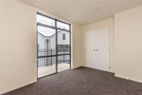 Photo of property in Krisley Court, 15/6 Ambrico Place, New Lynn, Auckland, 0600