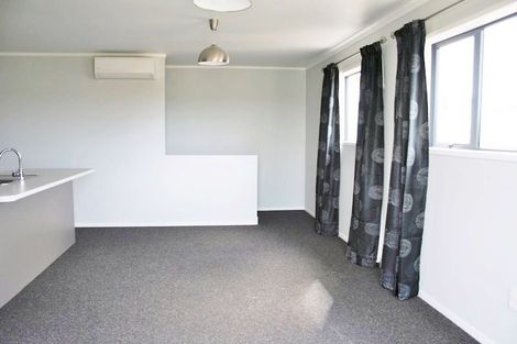 Photo of property in 16a Woodall Place, Totara Vale, Auckland, 0627