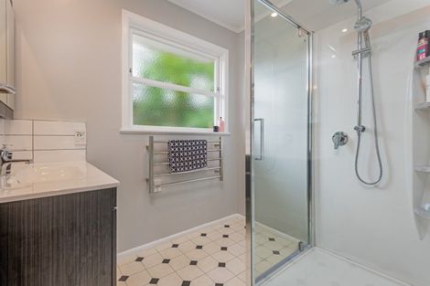 Photo of property in 15 Surrey Crescent, Hokowhitu, Palmerston North, 4410