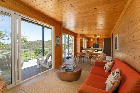 Photo of property in 92 Hahei Beach Road, Hahei, Whitianga, 3591