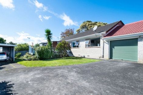 Photo of property in 2/3 Cezanne Place, New Lynn, Auckland, 0600