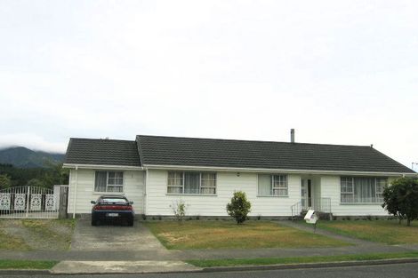 Photo of property in 52 Aniseed Grove, Timberlea, Upper Hutt, 5018