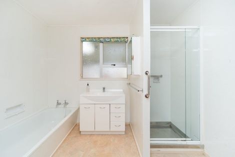 Photo of property in 12 Kapiti Place, Awapuni, Palmerston North, 4412