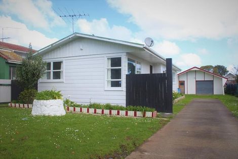 Photo of property in 27 Point England Road, Point England, Auckland, 1072