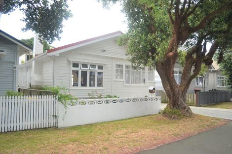Photo of property in 84 The Parade, Island Bay, Wellington, 6023