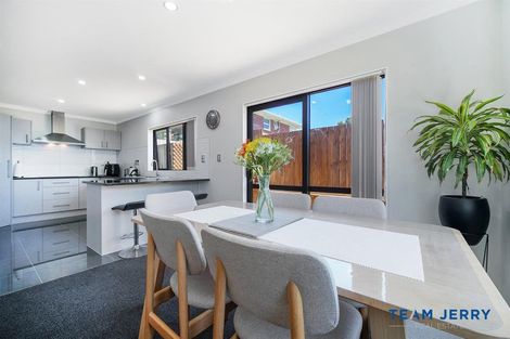 Photo of property in 28b Estuary Road, Weymouth, Auckland, 2103