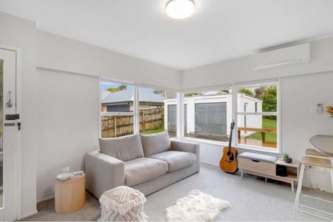 Photo of property in 2/8 Wykeham Place, Glenfield, Auckland, 0629