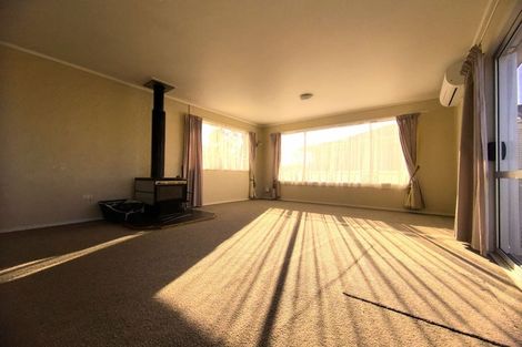 Photo of property in 21 Rosewarne Crescent, Glendene, Auckland, 0602