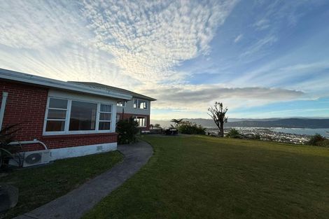 Photo of property in 17 Rakeiora Grove, Korokoro, Lower Hutt, 5012