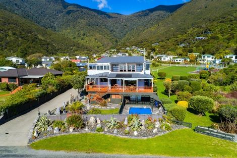 Photo of property in 27 The Parade, Okiwi Bay, French Pass, 7193