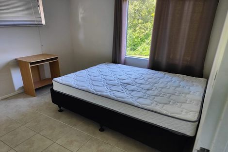 Photo of property in 415 Glenfield Road, Glenfield, Auckland, 0629