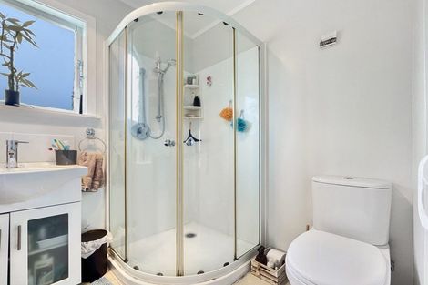 Photo of property in 1/15 Titiwai Place, Birkenhead, Auckland, 0626