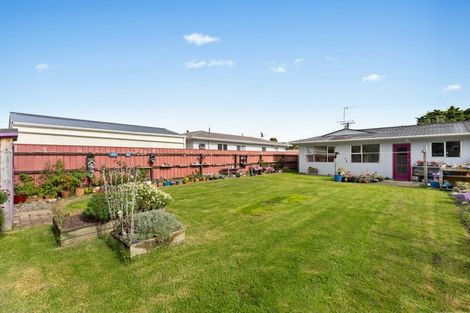 Photo of property in 22 Buckley Grove, Paraparaumu, 5032