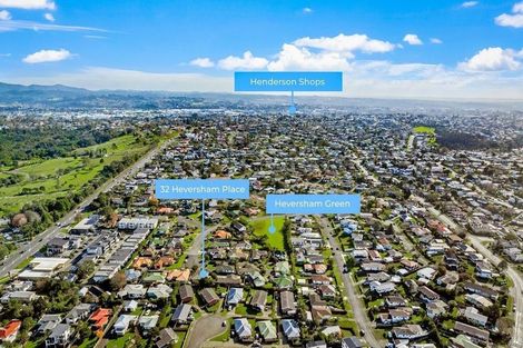 Photo of property in 32 Heversham Place, Glendene, Auckland, 0602