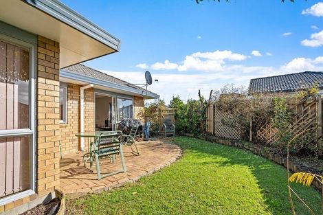 Photo of property in 32 Heversham Place, Glendene, Auckland, 0602