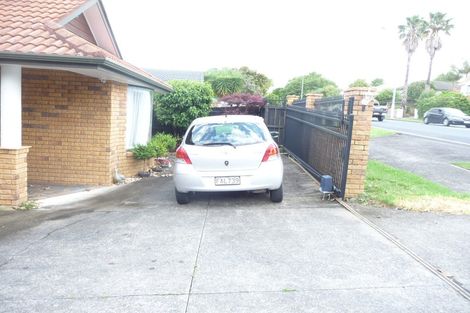 Photo of property in 1/55 Whitford Road, Botany Downs, Auckland, 2014