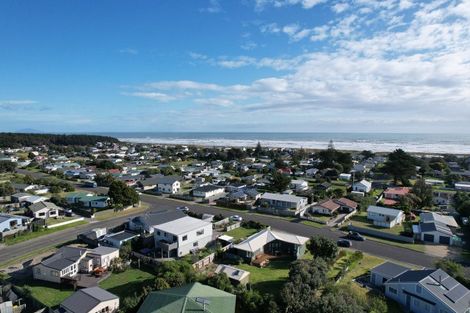 Photo of property in 64 Kahukura Avenue, Waitarere Beach, Levin, 5510
