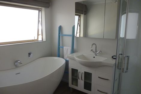 Photo of property in 103 Aquarius Drive, Kawaha Point, Rotorua, 3010