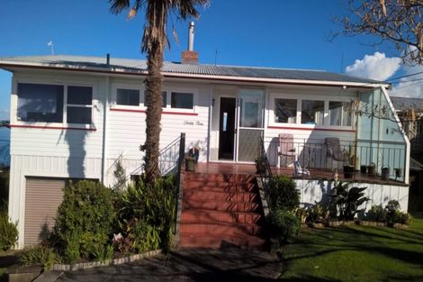 Photo of property in 49 Roberts Road, Matakatia, Whangaparaoa, 0930