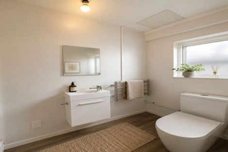Photo of property in 76a Lake Road, Narrow Neck, Auckland, 0624