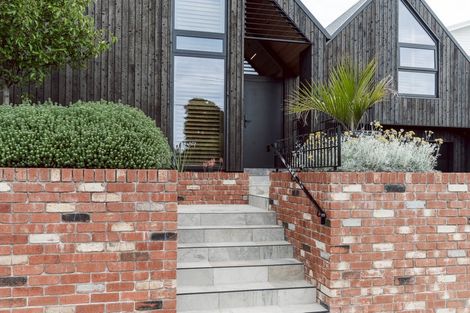 Photo of property in 20 Gilbert Street, New Plymouth, 4310