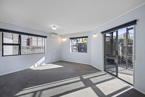 Photo of property in 14 Sandel Rise, Merrilands, New Plymouth, 4312