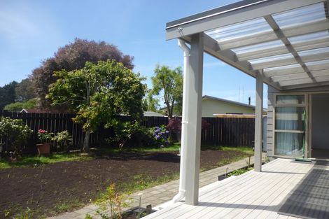 Photo of property in 103 Aquarius Drive, Kawaha Point, Rotorua, 3010