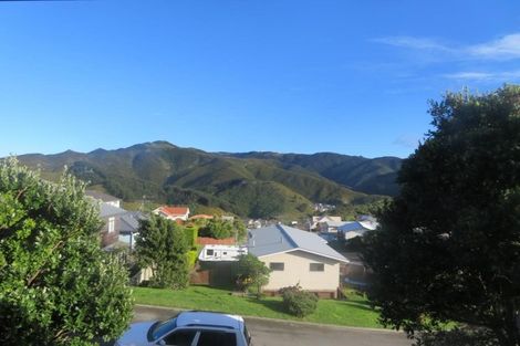Photo of property in 17 Dargle Way, Island Bay, Wellington, 6023