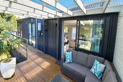 Photo of property in 2 Meenas Place, Cable Bay, 0420