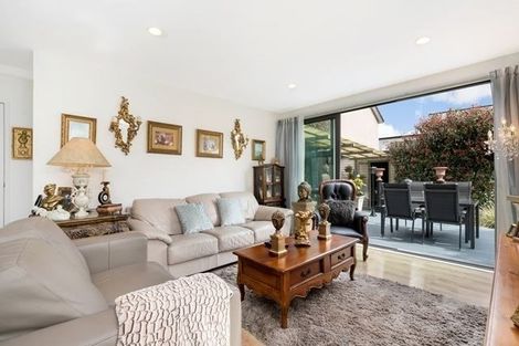 Photo of property in 16 Windfola Parkway, Takanini, 2112